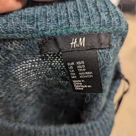 H & M Knit Oversized Sweater - XS - Picture 3 of 11